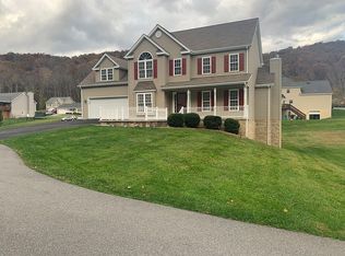 334 Davidson Dr, Bluefield, VA 24605