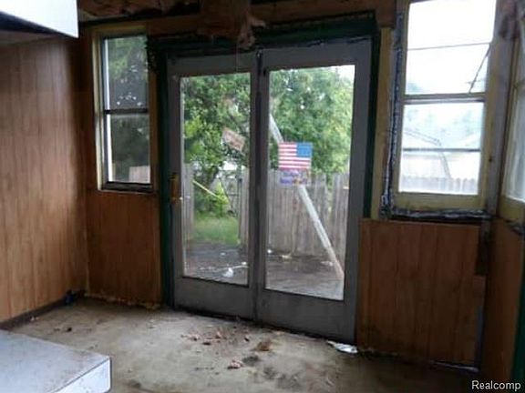 4th image of 1823 Pattengill Ave