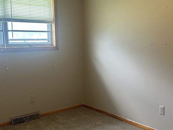 3rd image of 313 E Grandview Dr