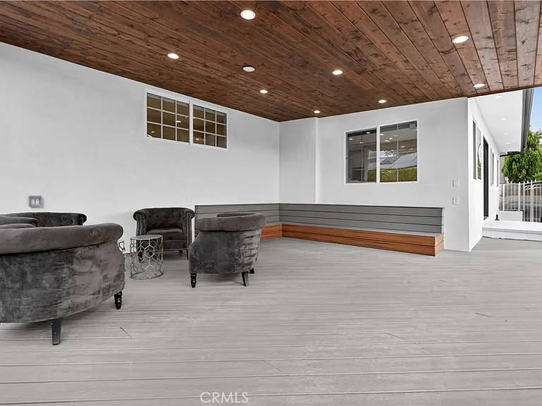 10510 Helendale Ave — Photo 3
