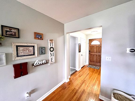 2nd image of 615 Safford Ave