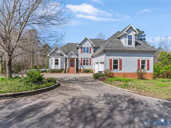 101 N Lake Dr, Hartfield, VA 23071