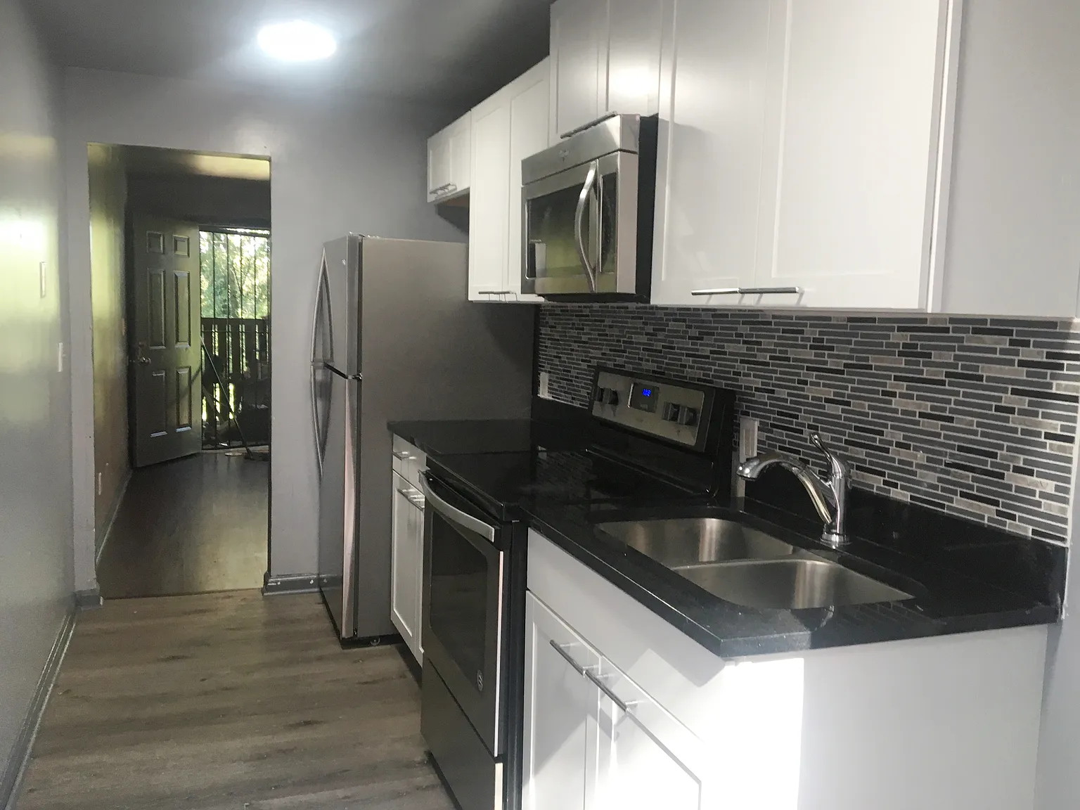2 bed, 800 sqft, $1,295 — Photo 2
