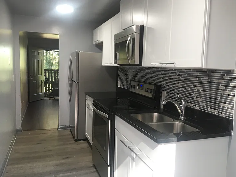 428 Tazor St NW #5 — Photo 2