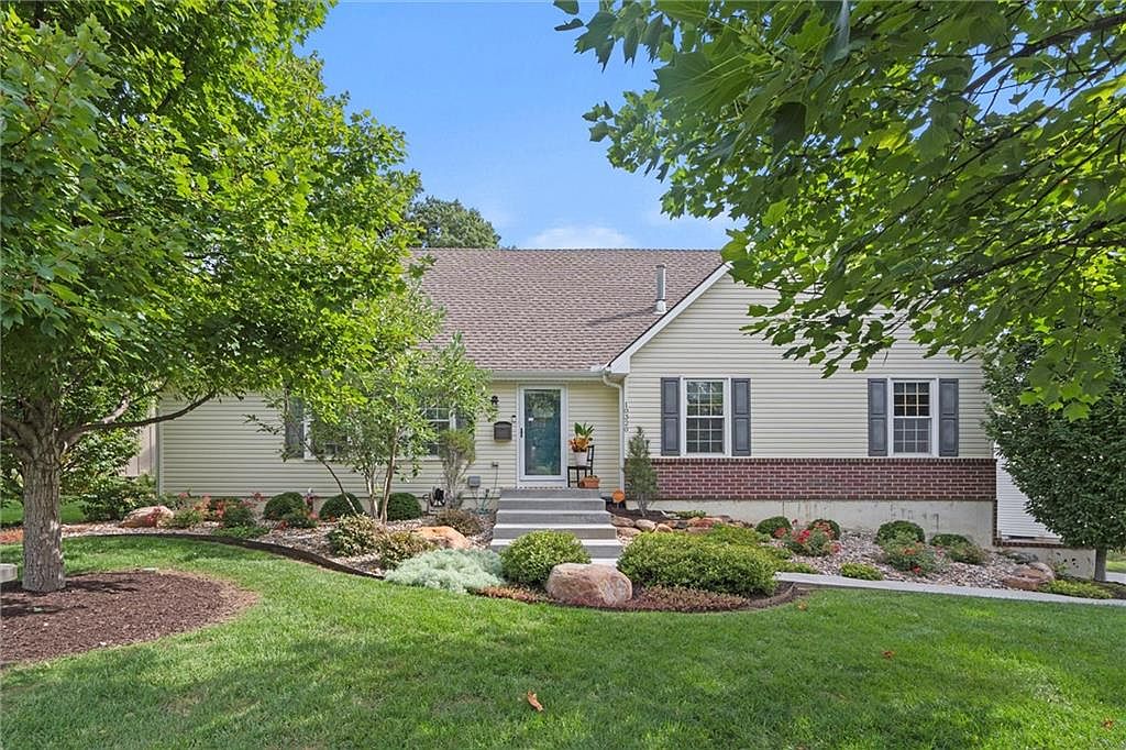 10320 W 48th Ter, Shawnee, KS 66203 | Zillow
