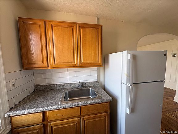 2nd image of 30 Locust Hill Ave APT 7E
