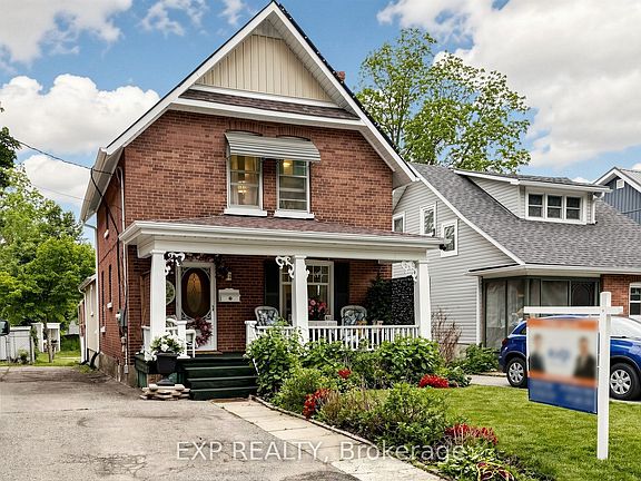 2nd image of 28 Simcoe St