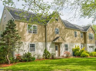 19 Voorhis Pl, Pompton Plains, NJ 07444