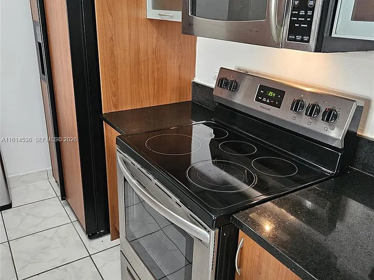2775 Ne St #187 — Photo 31
