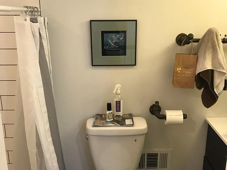 565 Allen St — Photo 12