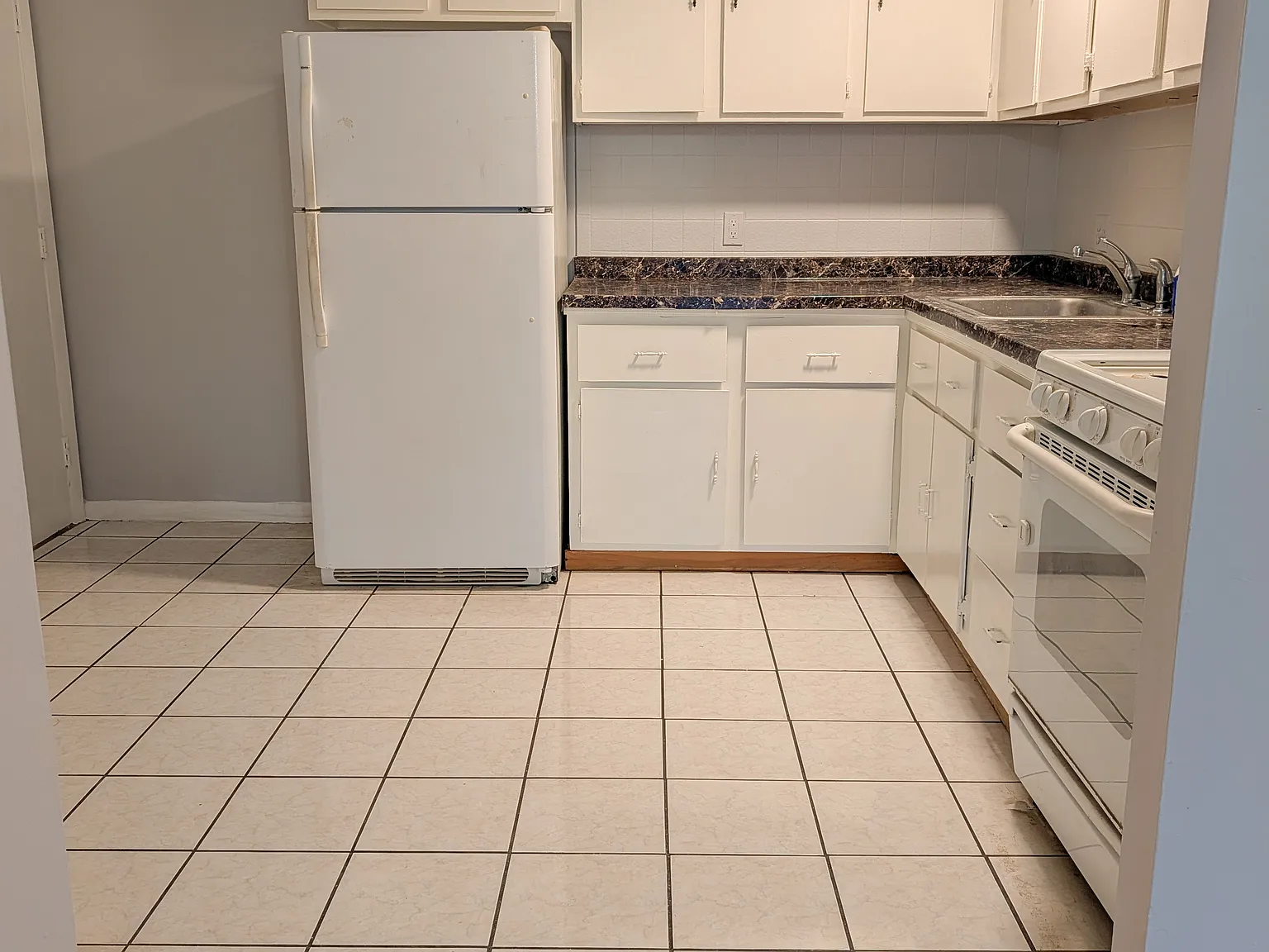 2 bed, 764 sqft, $2,300 — Photo 3