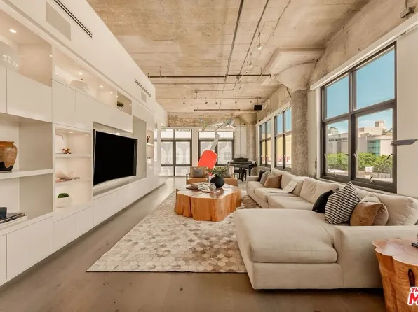 330 W 11th St #401 & 402, Los Angeles, CA 90015