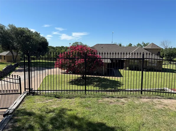 302 Fairway Ct, Willow Park, TX 76087