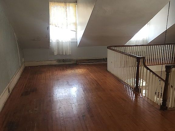 9th image of 604 Windsor Ave