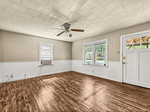 4th image of 517 W Maple St