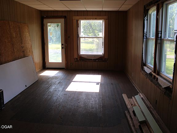 3rd image of 118 S Oak St