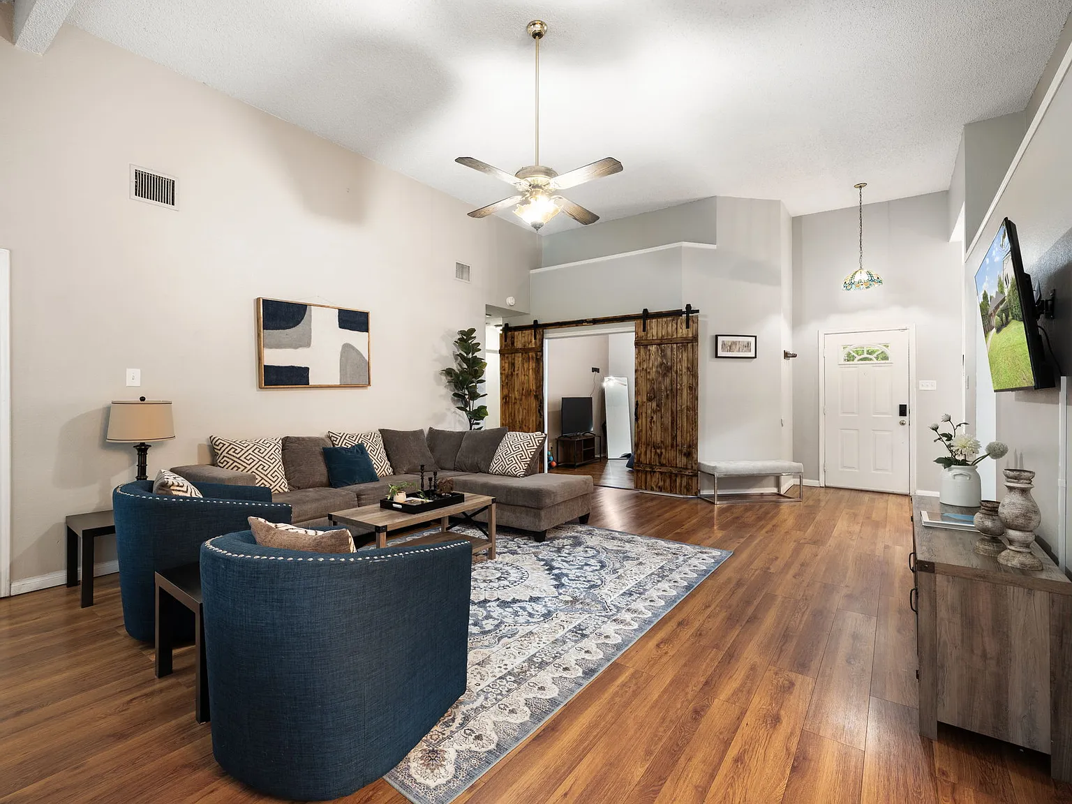 4 bed, 1619 sqft, $4,500 — Photo 4