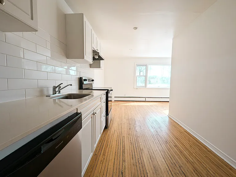 136 Weber St E #9 — Photo 4