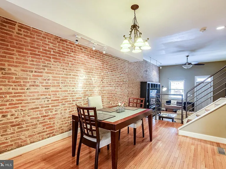 1603 Light St — Photo 4