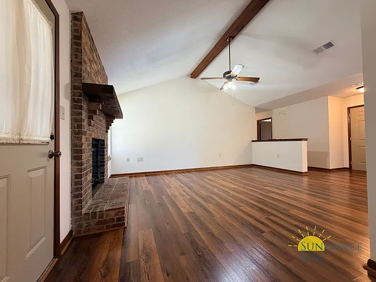 1055 Quail Hollow Dr — Photo 4