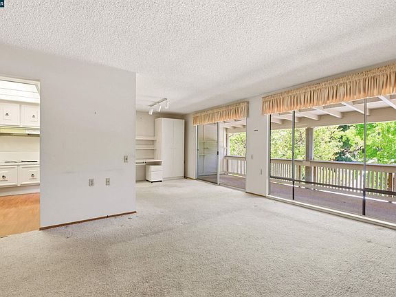 3rd image of 1400 Ptarmigan Dr APT 5