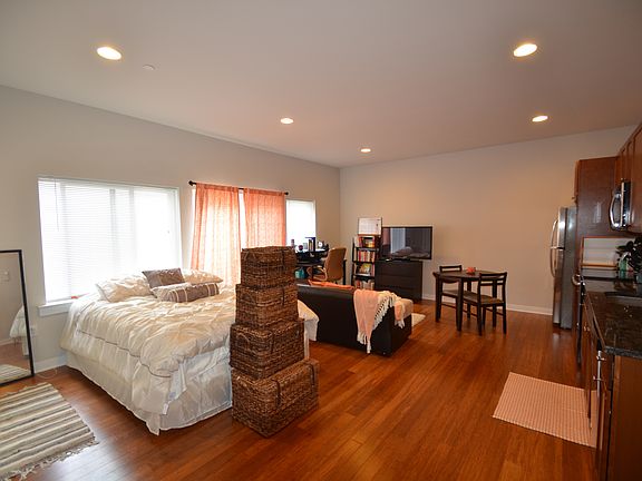 2nd image of 3862 Lancaster Ave APT 203