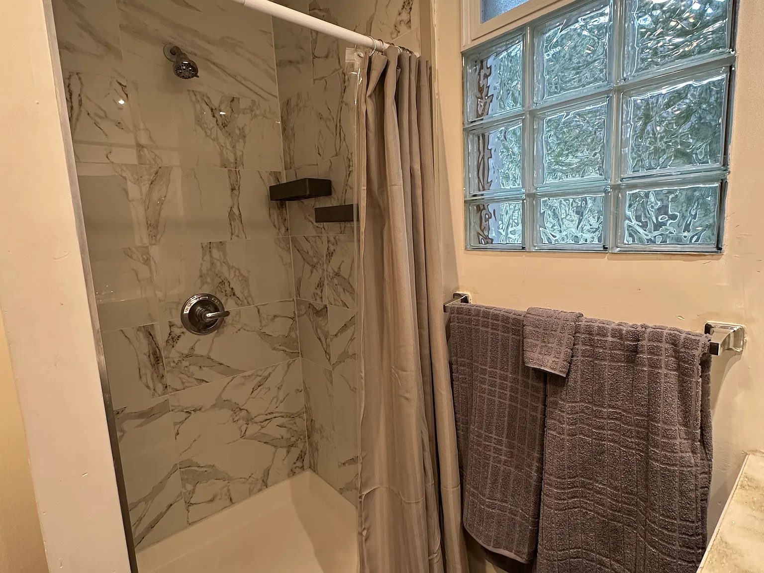 1 bed, 800 sqft, $1,400 — Photo 3