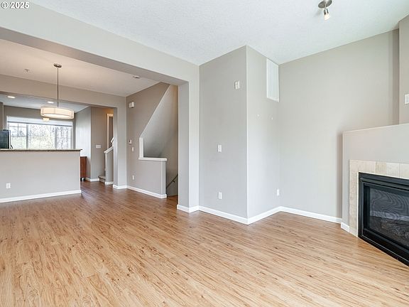 5th image of 324 NE Edgeway Dr