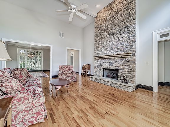 3rd image of 192 River Sound Ln