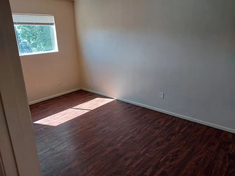 220 N 4th St #19 — Photo 10