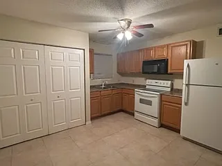 201 College Blvd E #33 — Photo 3