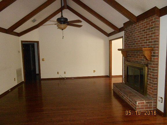 3rd image of 1317 S River Oaks Dr