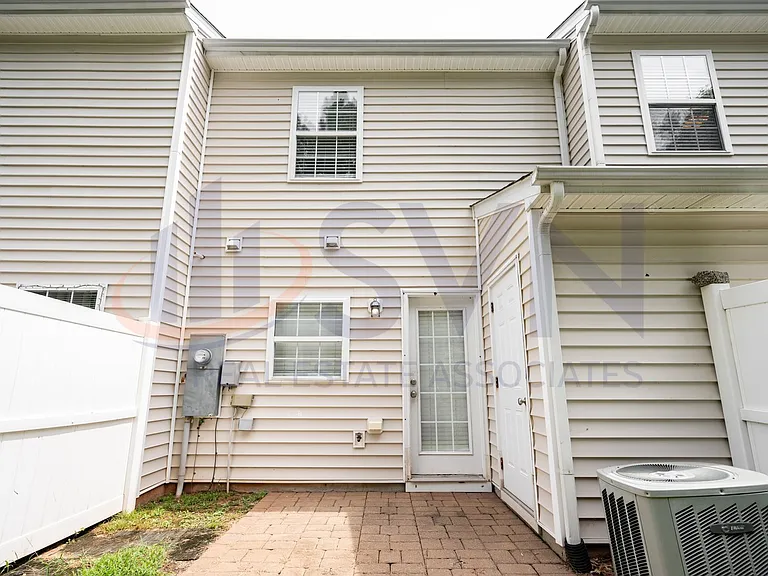 3107 Ivey Wood Ln — Photo 2
