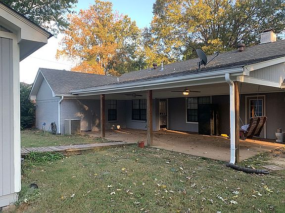 3rd image of 7340 English Oak Dr