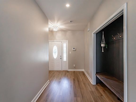 4th image of 3149 Meadowview Ave