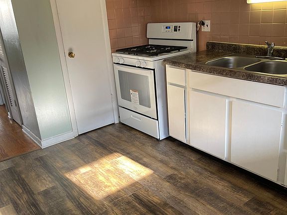 2nd image of 2017 Broadway St APT 1N