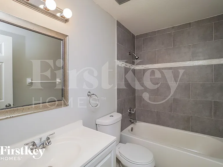 6841 Willits Ave — Photo 10