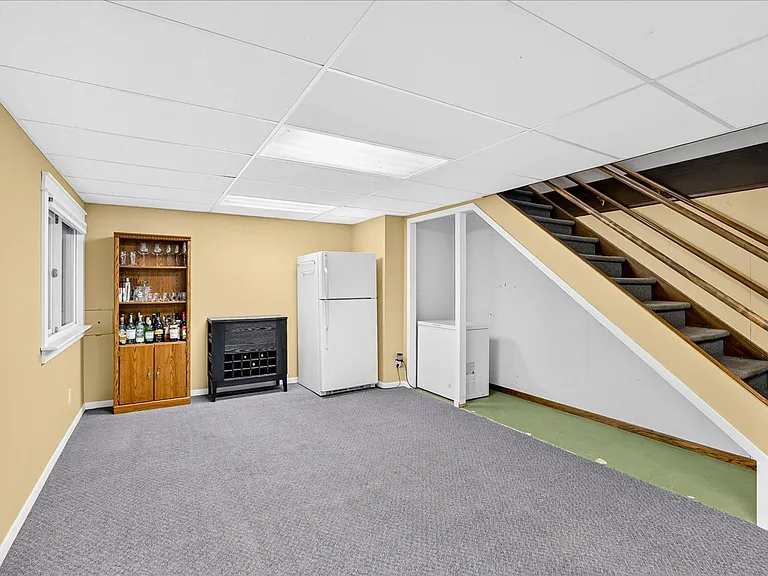 18 Cathy Ct — Photo 37