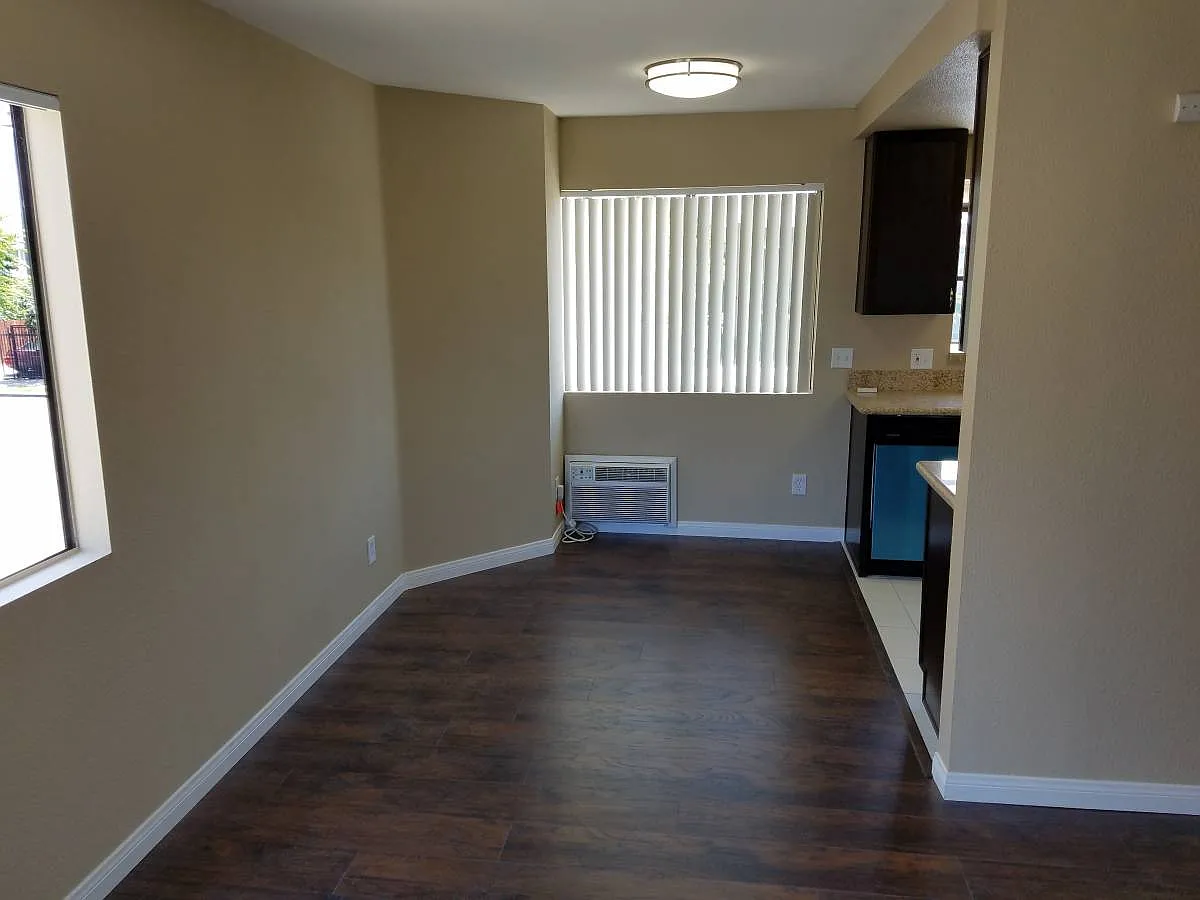 4326 Oregon St — Photo 3