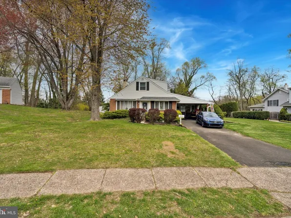 240 Cowbell Rd, Willow Grove, PA 19090