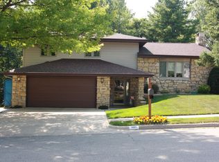 1001 Richards Rd, Dubuque, IA 52003