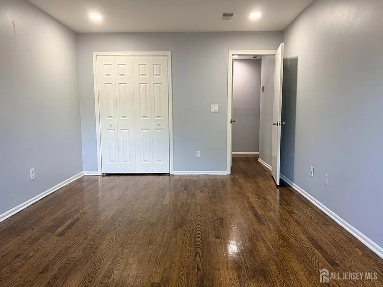 128 College Dr — Photo 10
