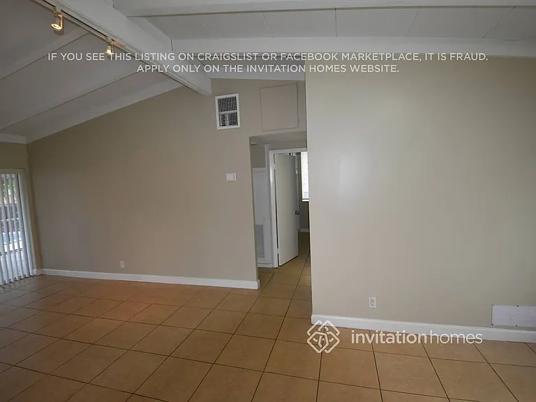 2548 Gulfstream Ln — Photo 7