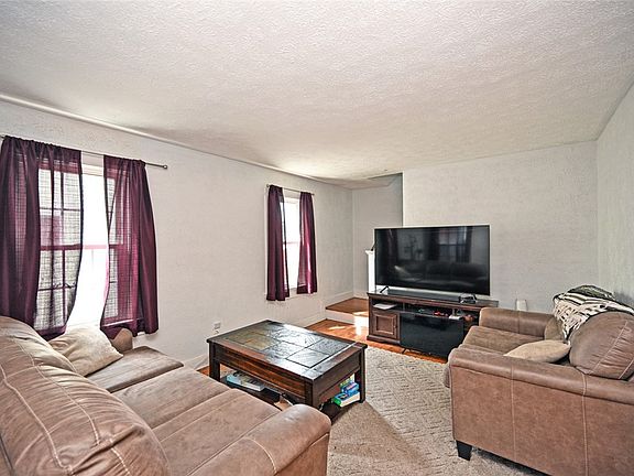 3rd image of 2127 Moreland Ave