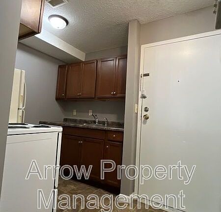 3rd image of 1119 E St #9