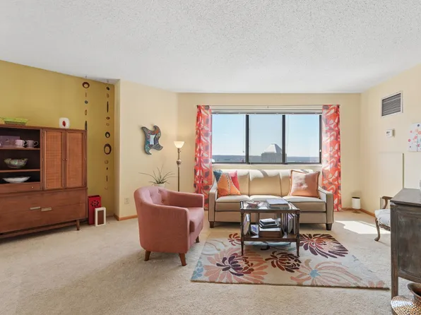 78 10th St E Unit 2702, Saint Paul, MN 55101