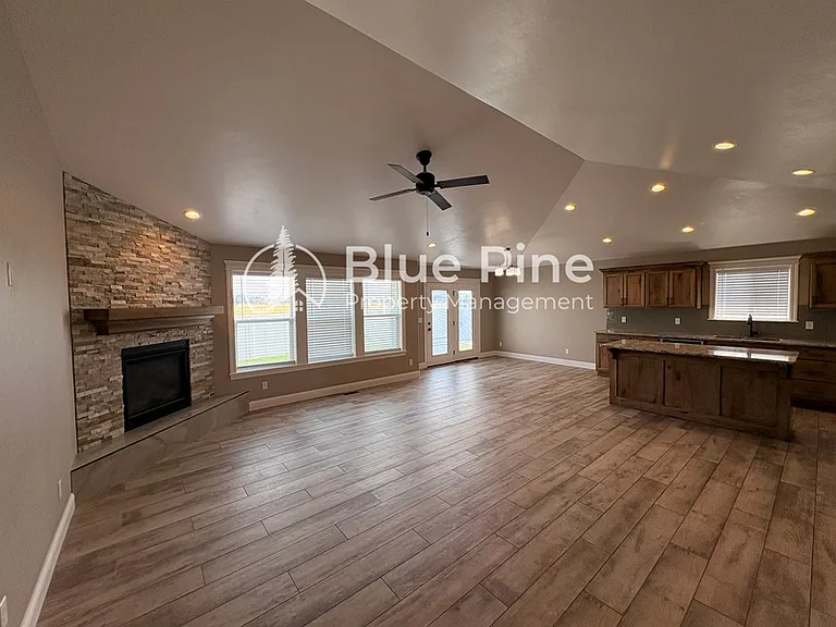 1890 Mesa Canyon Dr — Photo 3