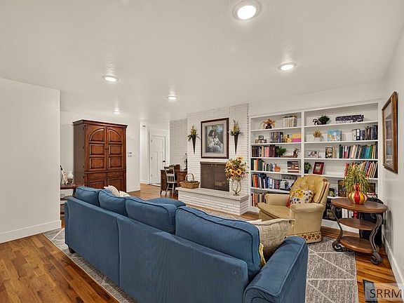 5th image of 1009 Mojave St
