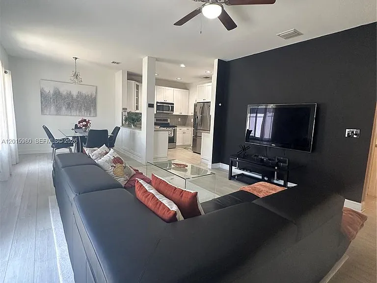 5402 Pointe Villa Dr #B — Photo 8
