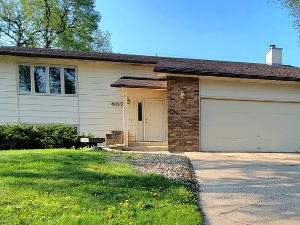 807 Taylor Dr, Aberdeen, SD 57401
